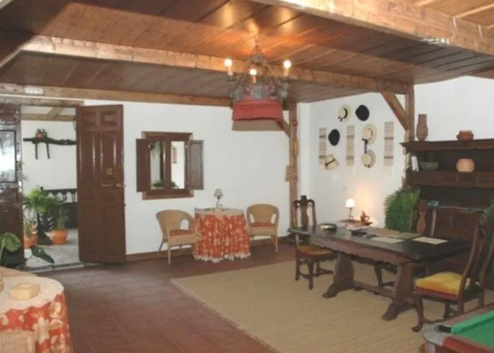 伊芬卡维斯塔博尼塔酒店 * 圣米格尔德阿沃纳